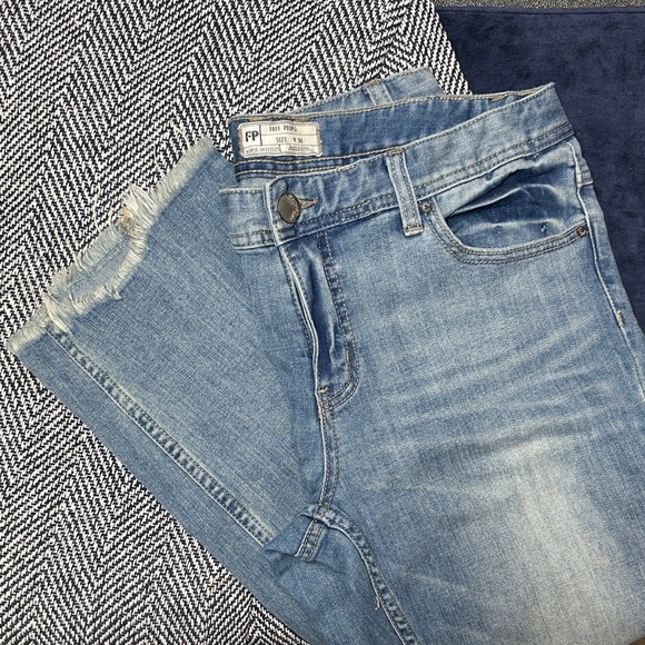 Free People Distressed Skinny Jeans – Women’s Size W30, Light Wash, Raw Hem - Picture 2 of 12